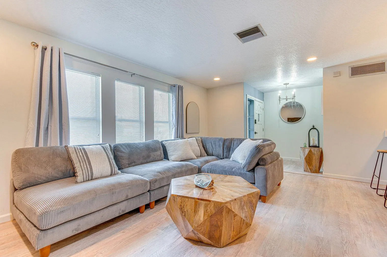 4 bed, 2.0 bath, 2142 sqft, $6,031 — Photo 2