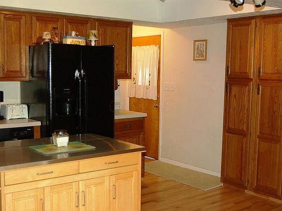 3rd image of 524 Mulberry St