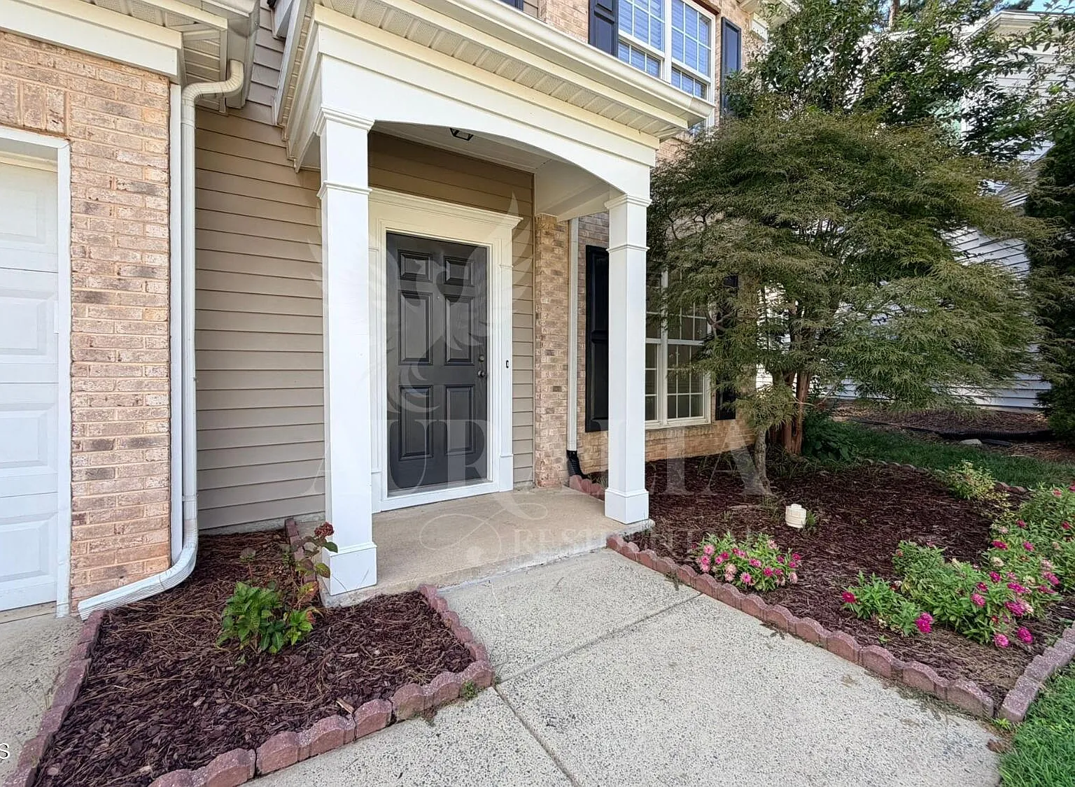 4 bed, 2.5 bath, 1852 sqft, $2,500 — Photo 4