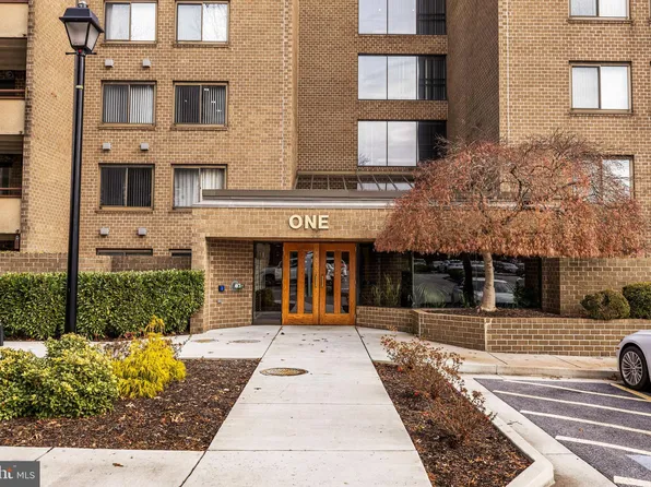 1 High Stepper Ct APT 302, Pikesville, MD 21208