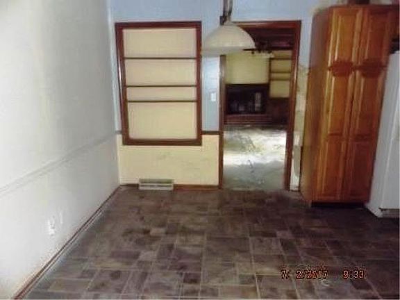 4th image of 13512 Bennington Ave