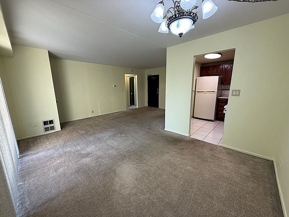 3rd image of 1460 Fairlane Dr APT 225
