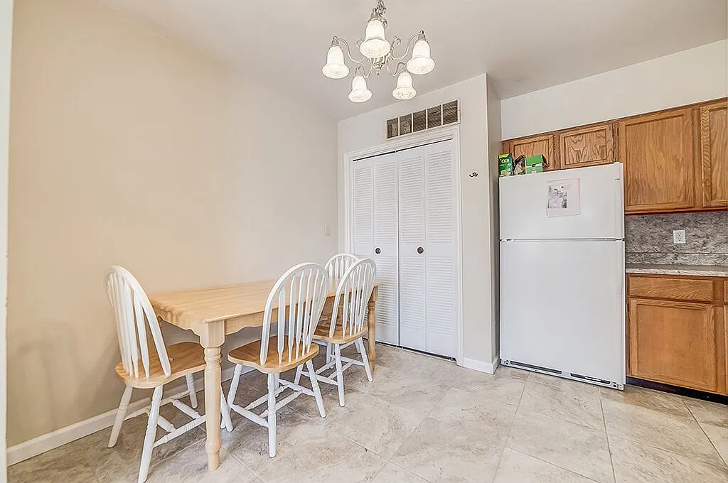 2 bed, 975 sqft, $499 — Photo 4