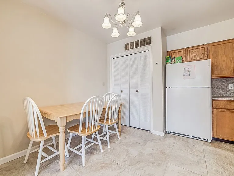 725 N 800 E #11 — Photo 4