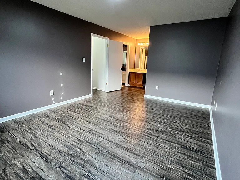 1402 Cambridge Manor Dr — Photo 11