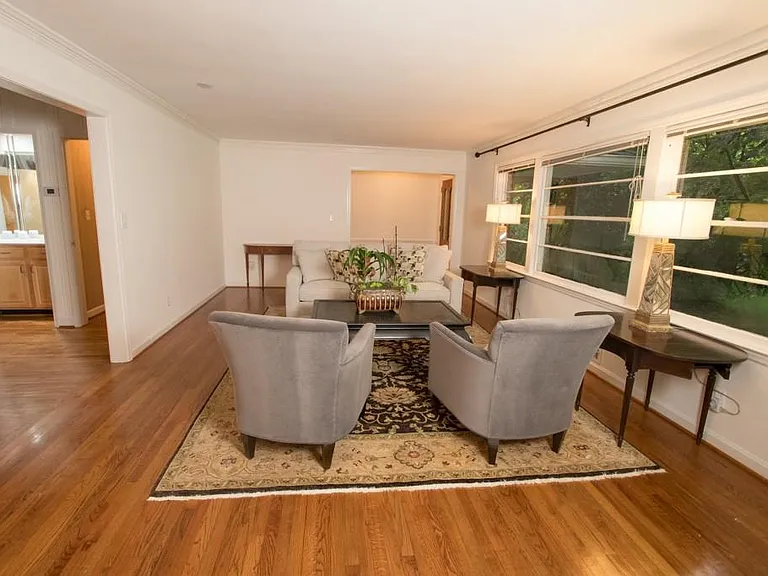 376 Cochran Dr NW — Photo 2