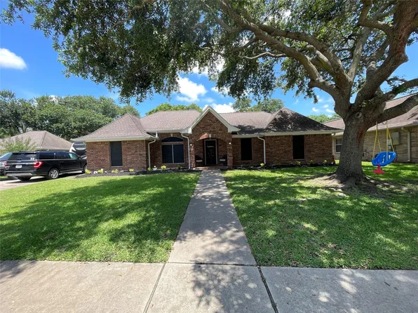 2110 Troon Dr, Alvin, TX 77511