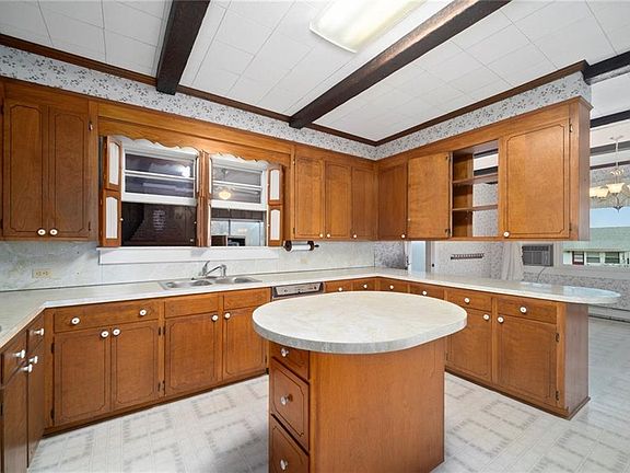 4th image of 18281 Morgarts Beach Ln