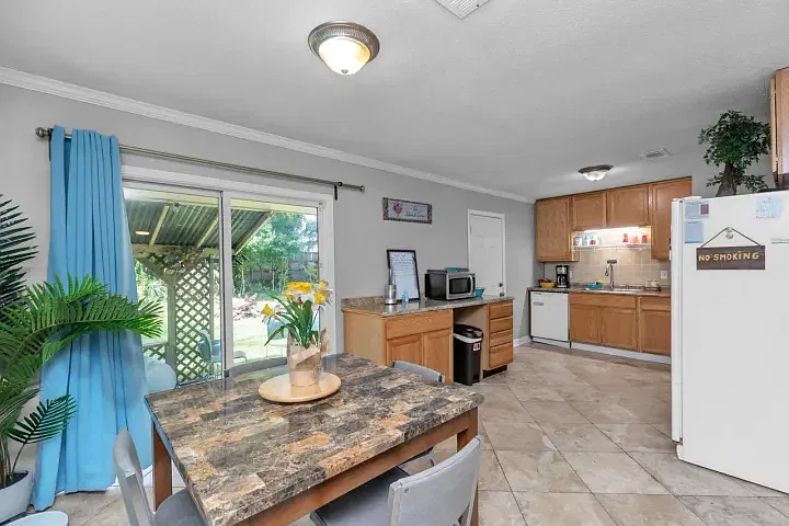 4 bed, 1342 sqft, $3,250 — Photo 4