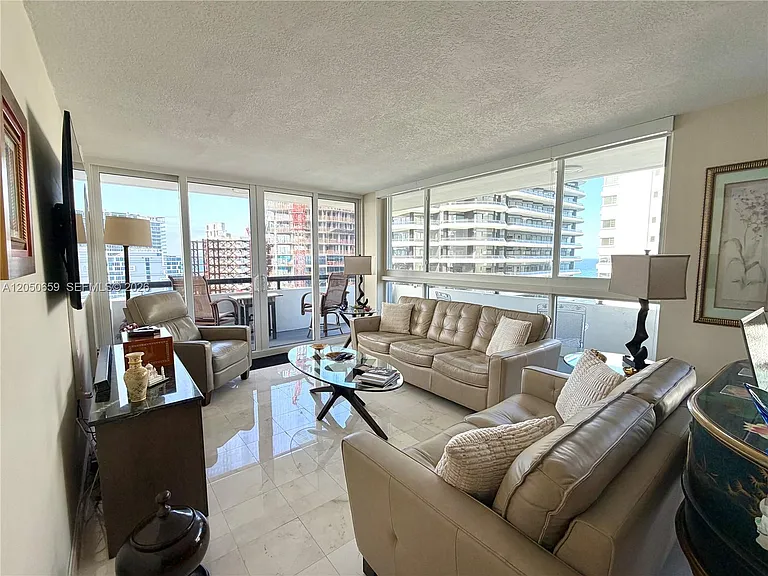 3200 Collins Ave #101 — Photo 2