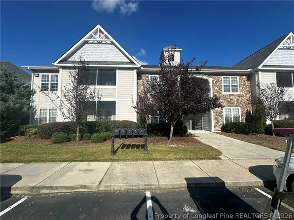 330 Gallery Dr APT 302, Spring Lake, NC 28390