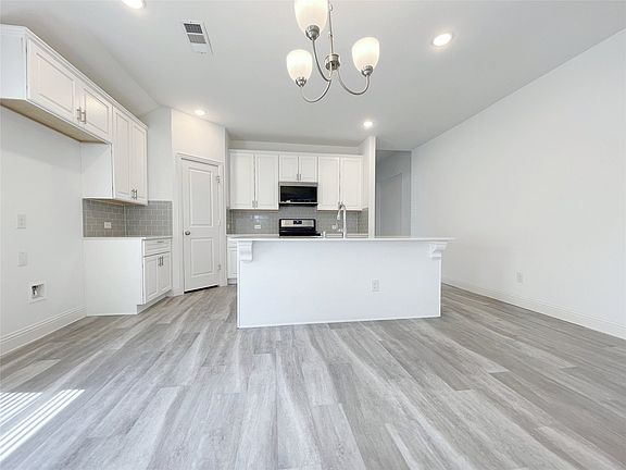 3rd image of 435 Tommie Lillian Ln