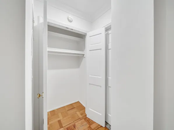 315 West 57th Street image 10 of 27