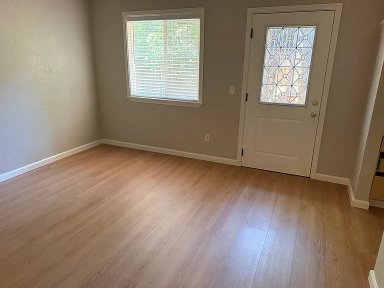 946 King Henry Way — Photo 8