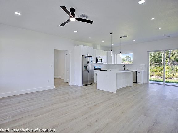 3rd image of 4307 Talbot St