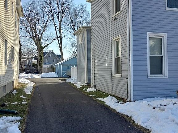 3rd image of 44 Warren St