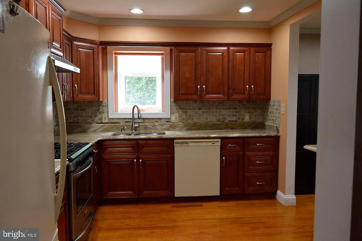 3 bed, 2.5 bath, 1192 sqft, $3,200 — Photo 4