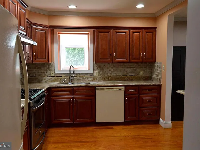 3131 Clive Ave — Photo 4