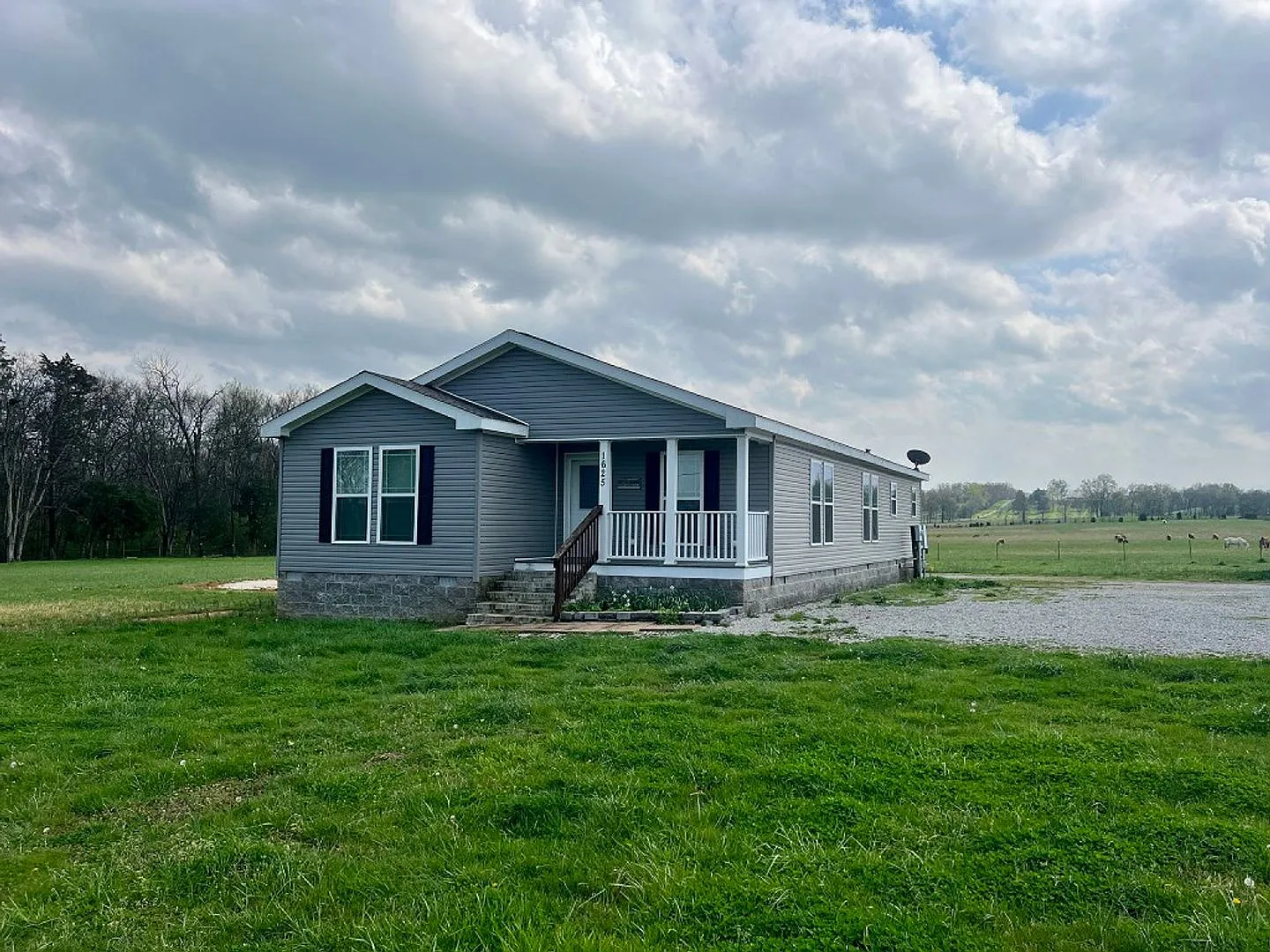 Beautiful 3Br 2Ba Mini Farm, Minutes Outside Shelbyville! — Photo 2