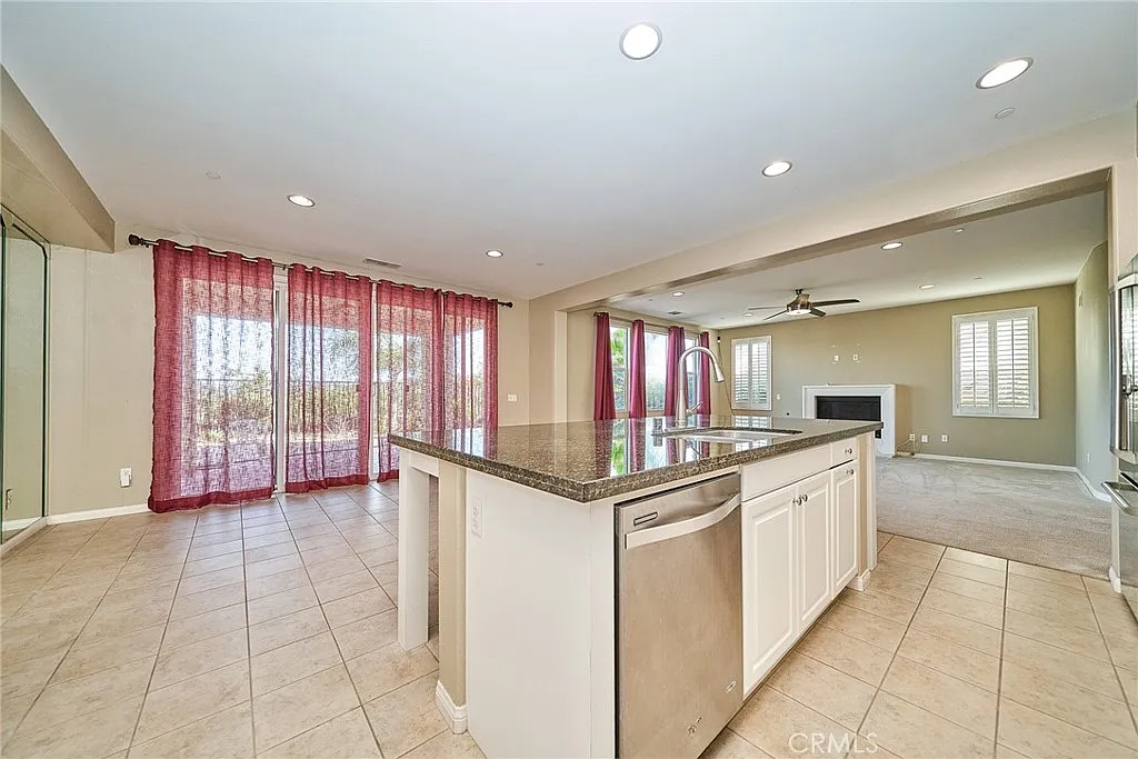 4 bed, 2909 sqft, $4,800 — Photo 4