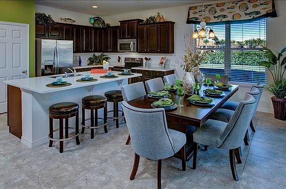 Kitchen & Breakfast Area