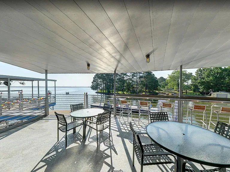Tiki Hut Bar & Grill -on site
