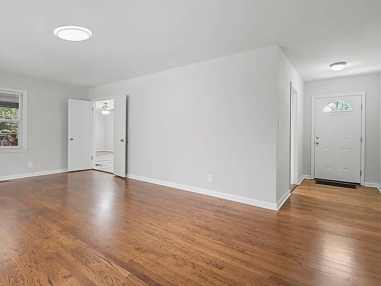 1054 N Pine Knoll Dr — Photo 7