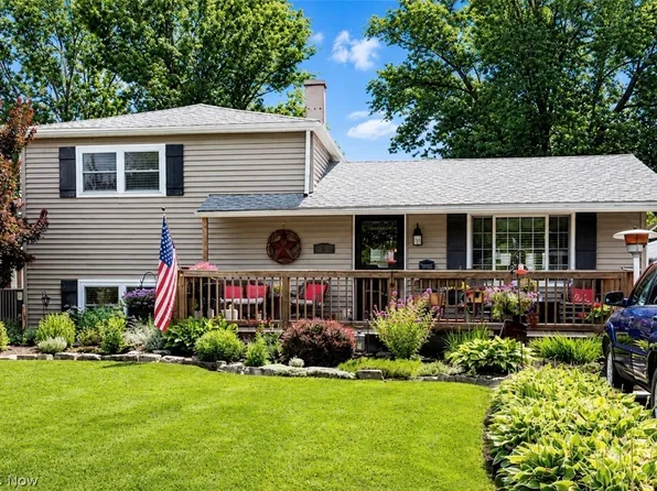 905 West Dr, Sheffield Lake, OH 44054