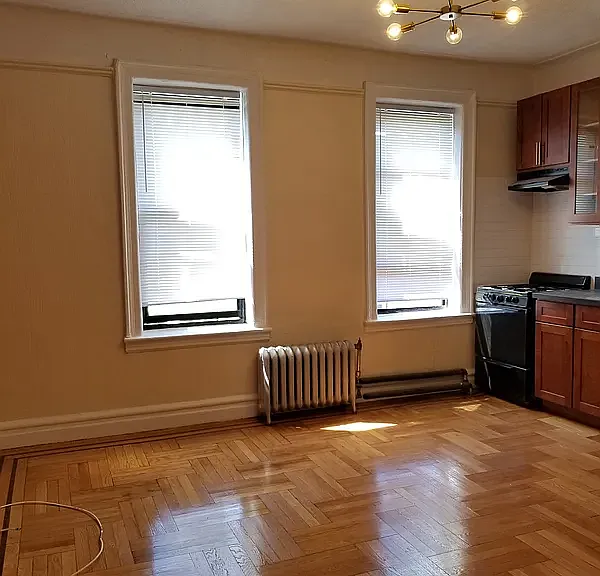 2111 Beekman Pl #4L — Photo 9