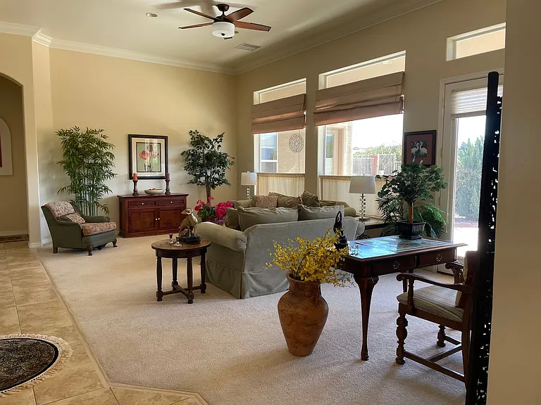 5715 E La Privada Dr — Photo 7