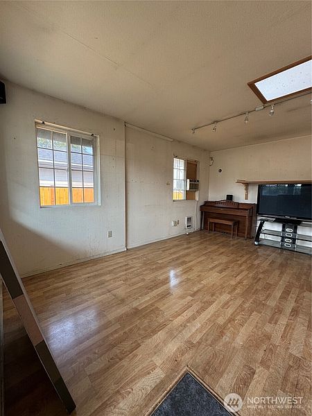 3rd image of 5712 S Augusta Street