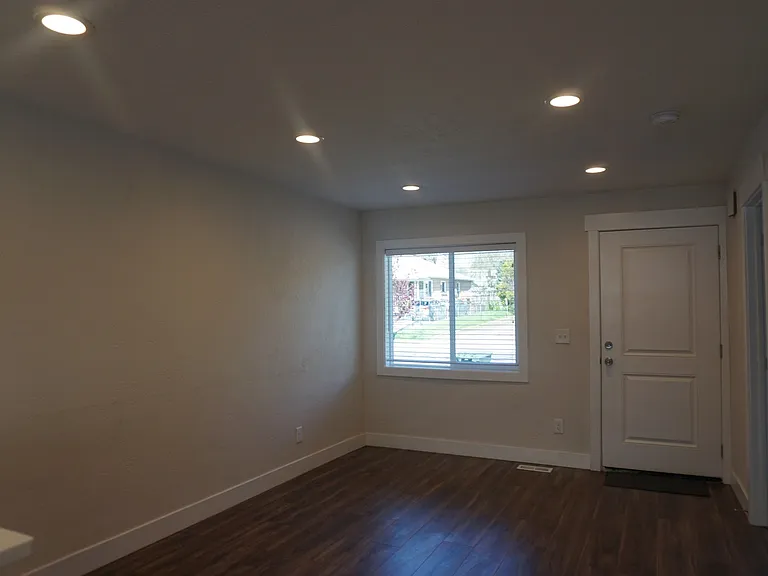 500 E. Duplex — Photo 4