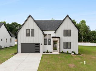 726 New South Ct, Wellford, SC 29385