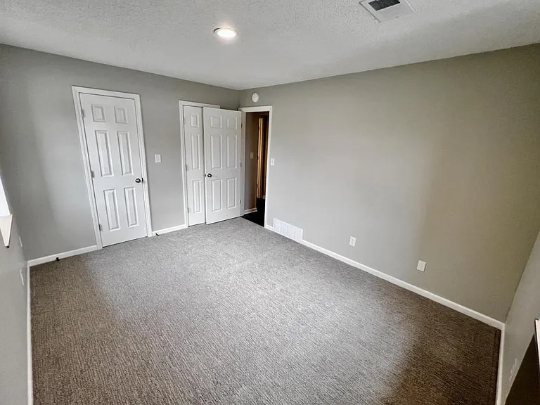 201 N Clark St #1 — Photo 10