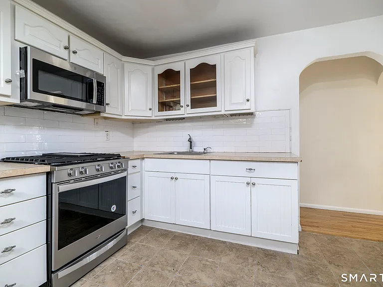 18 Elm Tree Pl #2 — Photo 6
