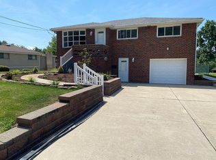 13323 Saint Clair Dr, North Huntingdon, PA 15642