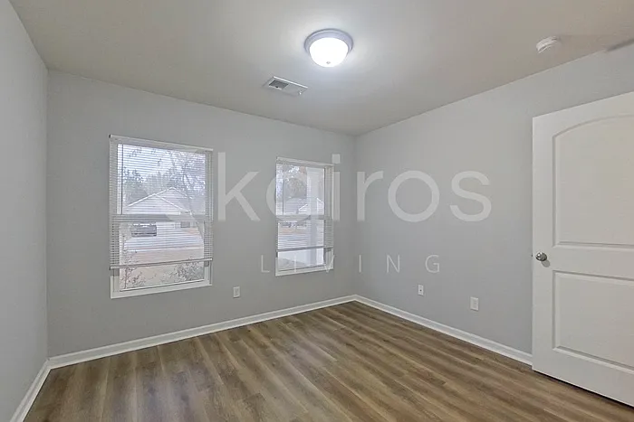 4 bed, 2.0 bath, 1400 sqft, $1,925 — Photo 2