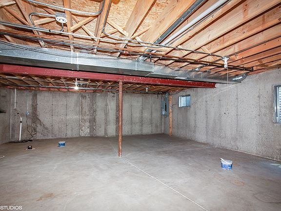 5th image of 628 Goldenrod Dr