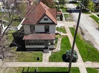 320 S Monroe St, Clinton, IL 61727