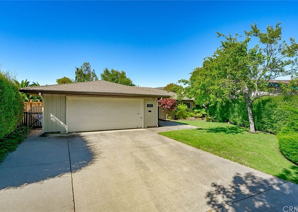 1st image of 1221 Drake Cir