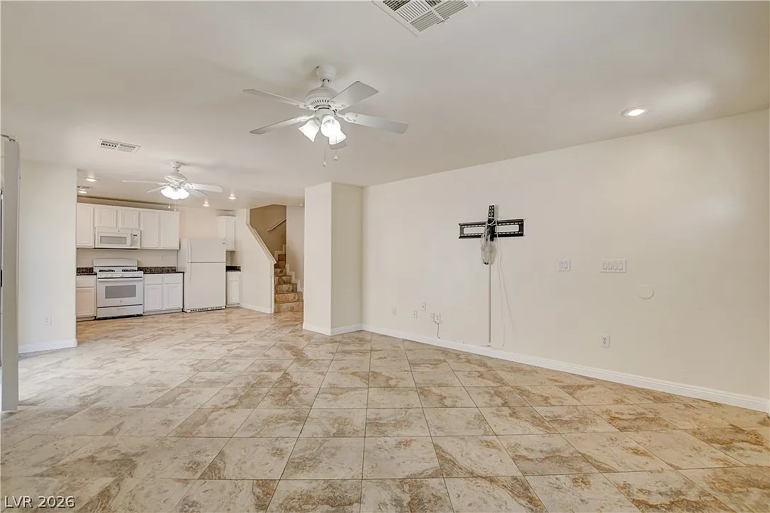 3 bed, 2.5 bath, 1271 sqft, $2,200 — Photo 4