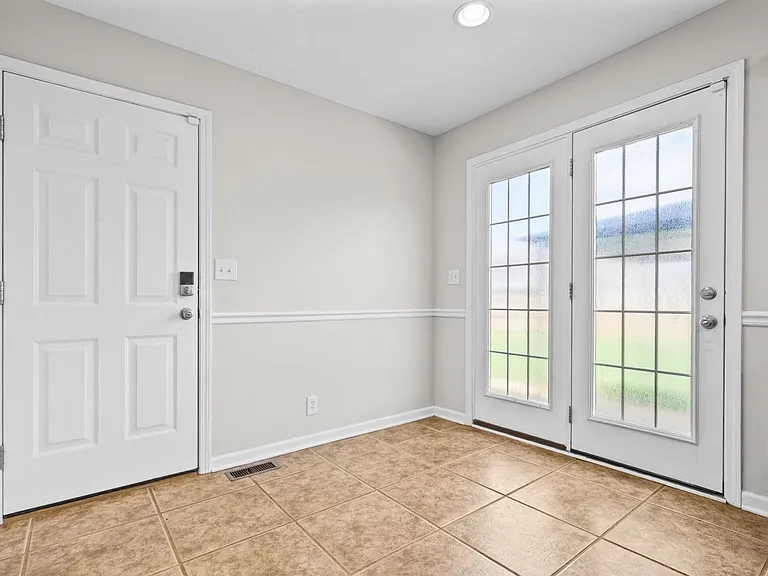 3569 Southwood Dr — Photo 16