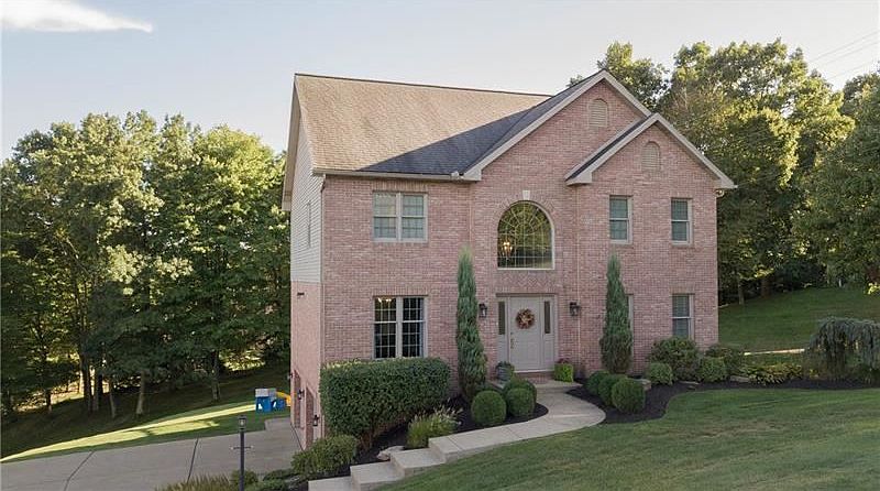 1st image of 204 Crestwood Dr