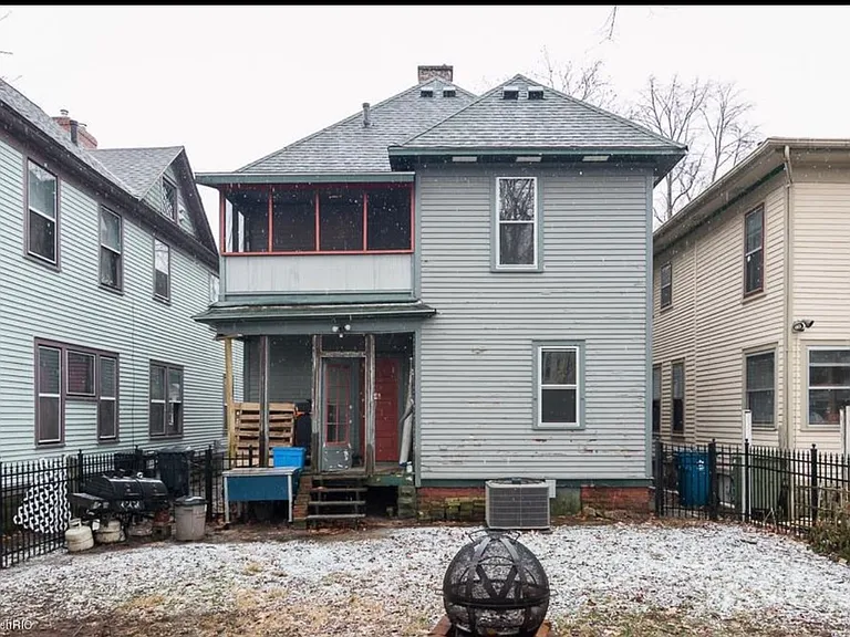 718 W Lovell St — Photo 2