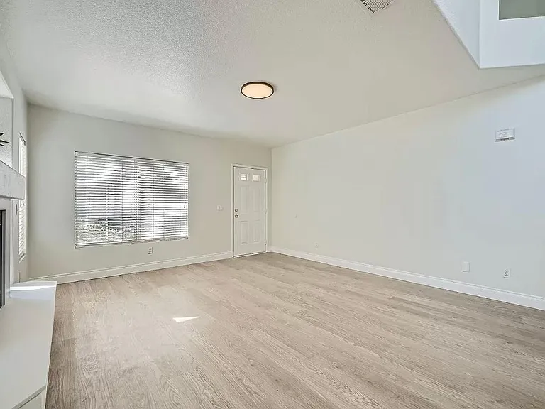 3328 Epson St — Photo 7