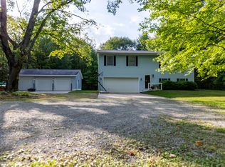 3817 Cloverville Rd, Fruitport, MI 49415