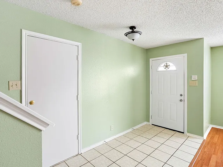5011 Kenton Trce — Photo 3