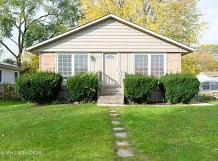 1522 Woodridge Dr, Round Lake Beach, IL 60073