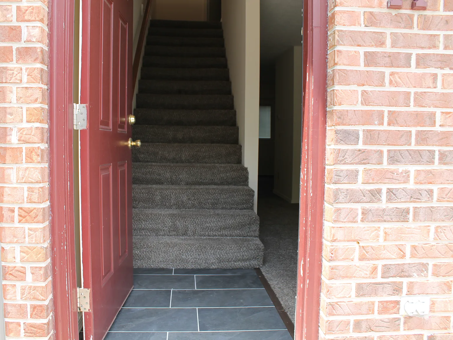 2 bed, 1.5 bath, 960 sqft, $1,000 — Photo 2