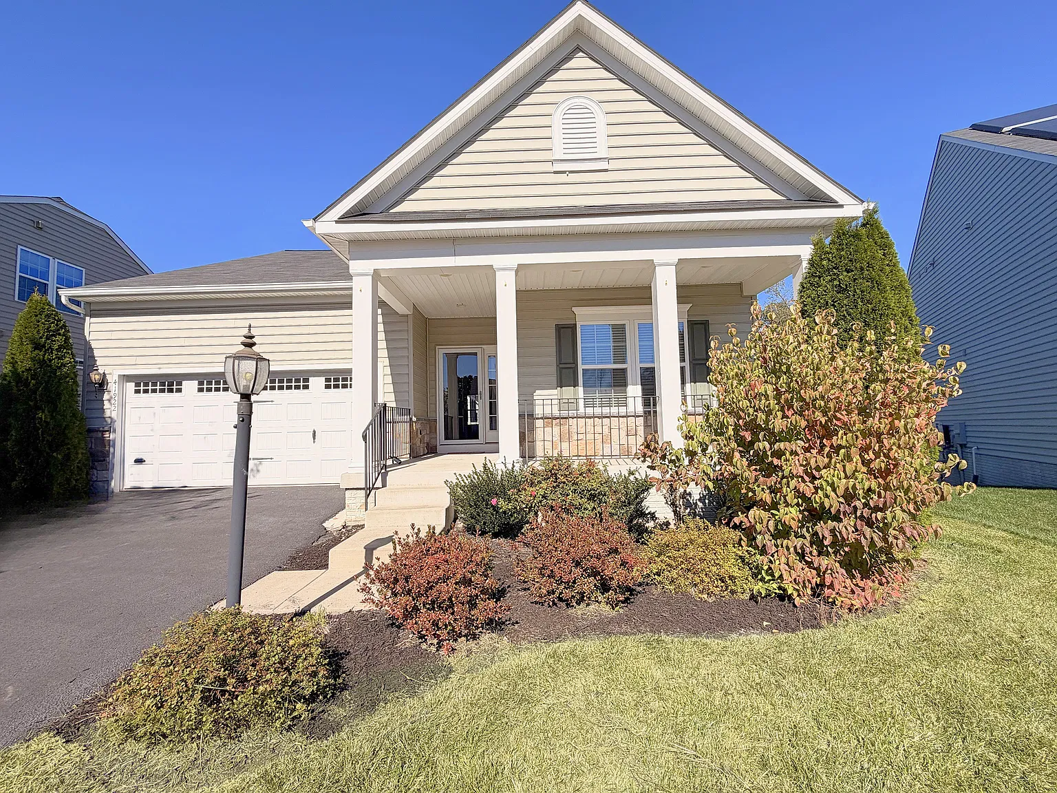 4 bed, 2768 sqft, $3,700 — Photo 2